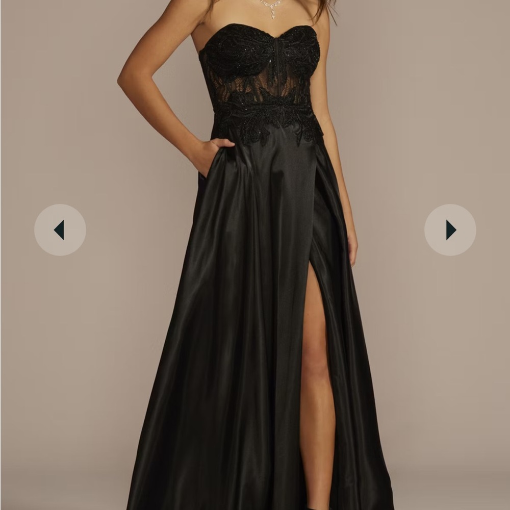 Elegant Black Strapless Gown perfect for a wedding